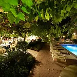 Alexandra Plaza Hotel