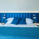 Hotel 2000