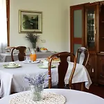 Bed And Breakfast 22 Garibaldi Home