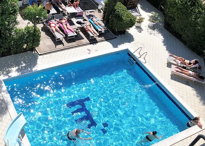 Hotel Marzia con Piscina
