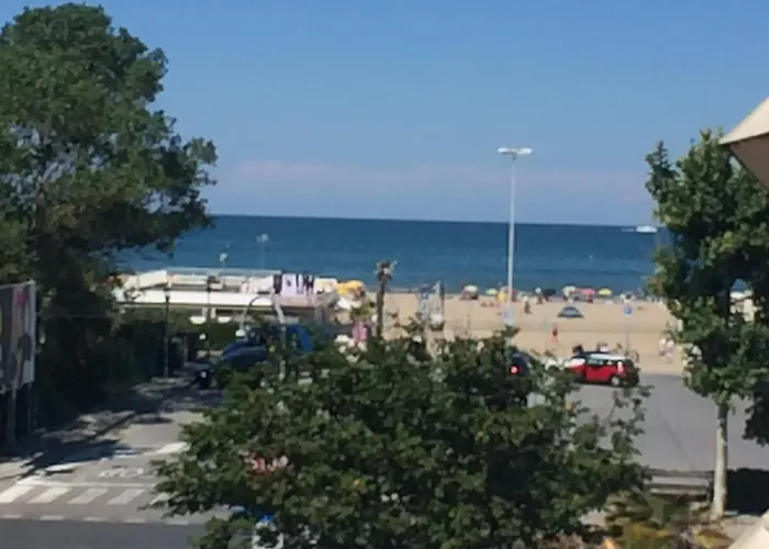 Riccione Sul Mare Con Servizio Spiaggia E Aquapark