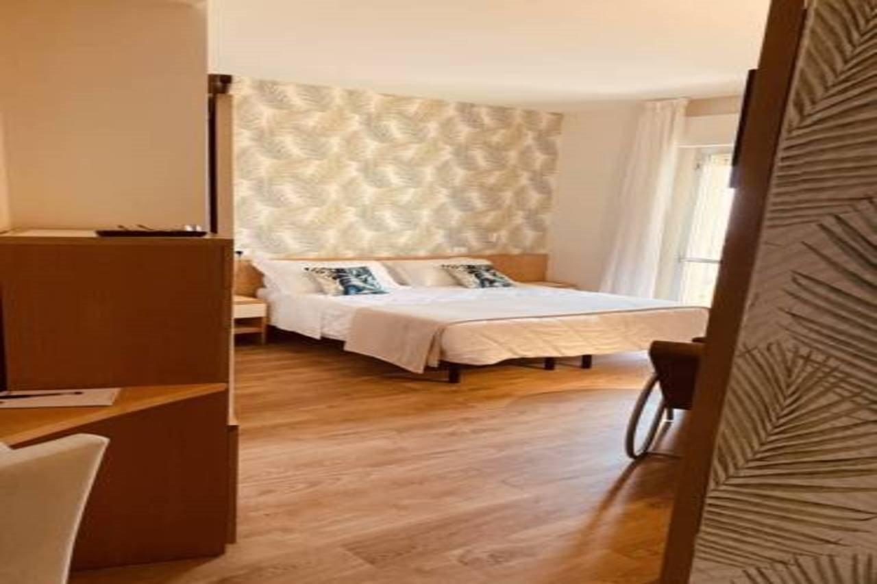 Montecarlo - Vista Mare Con Area Fitness 3*