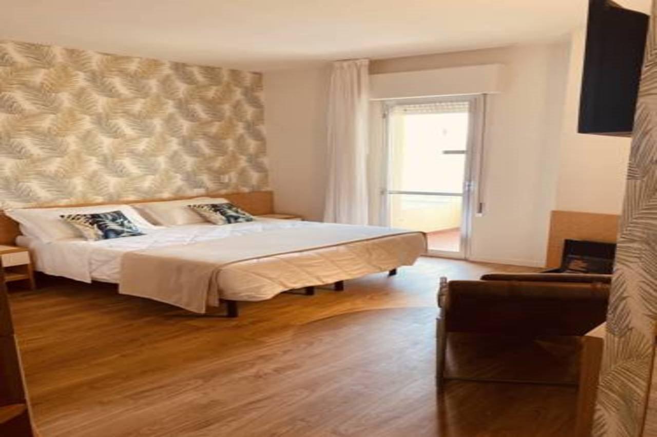 Hotel Montecarlo - Vista Mare Con Area Fitness 3*