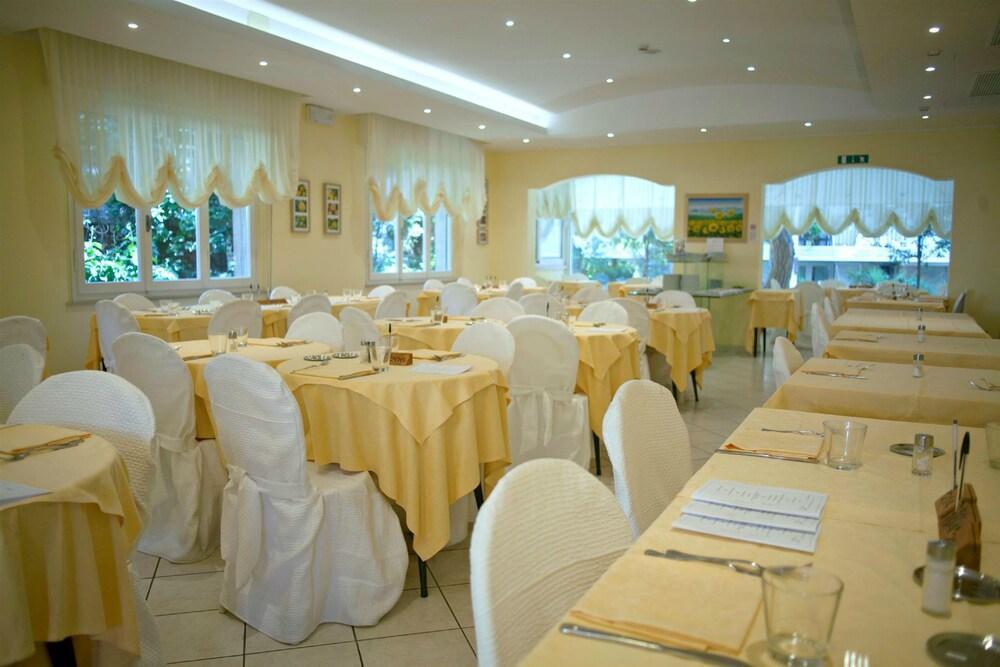 Cannes - In Pieno Centro Riccione