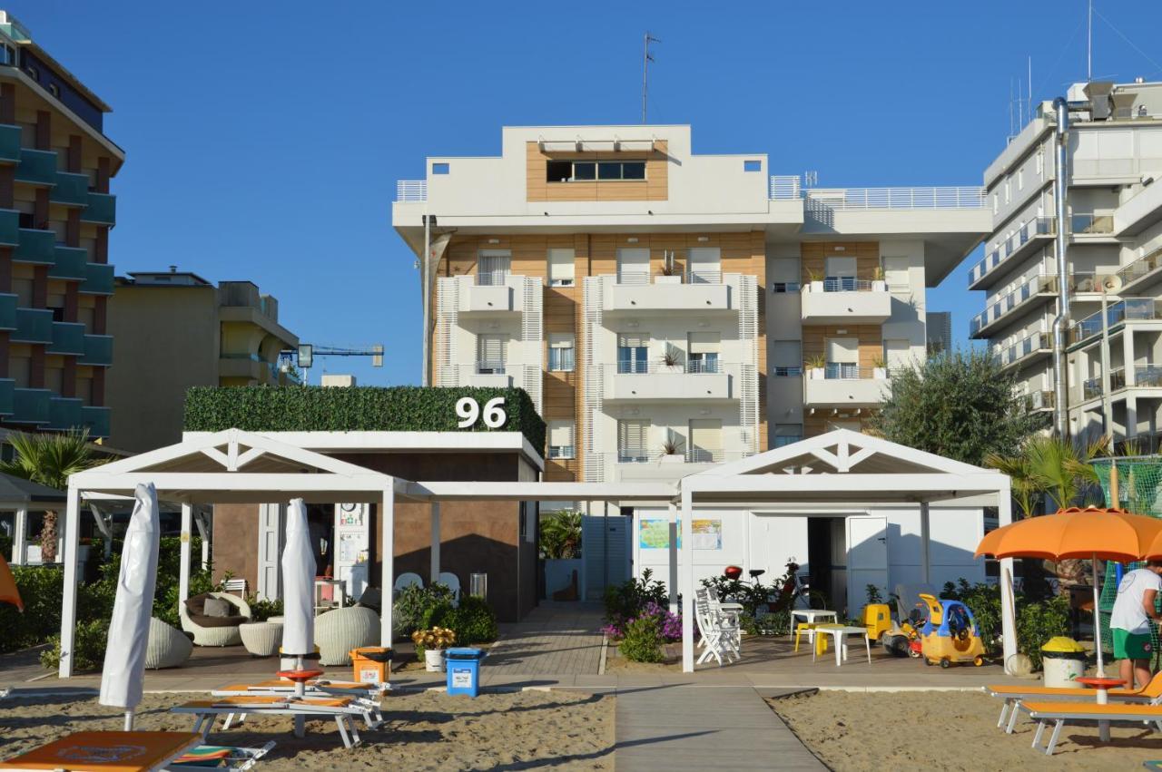 Hotel Record 3*