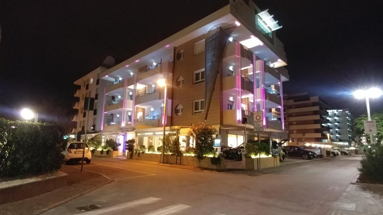 Record Hotel
