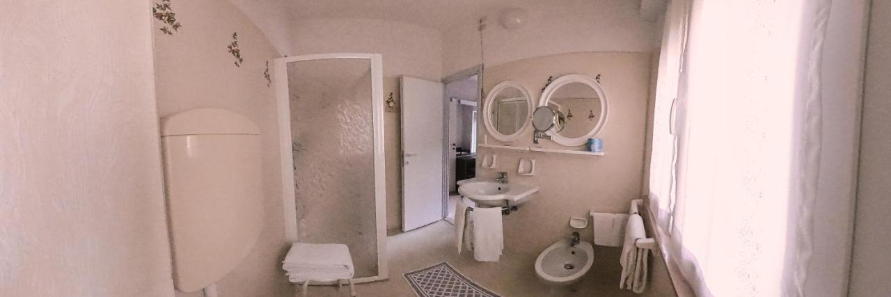 Record Hotel