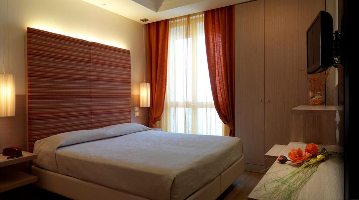 Alexandra Plaza Hotel 4*