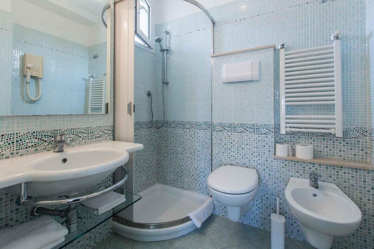 Hotel Antibes 3*