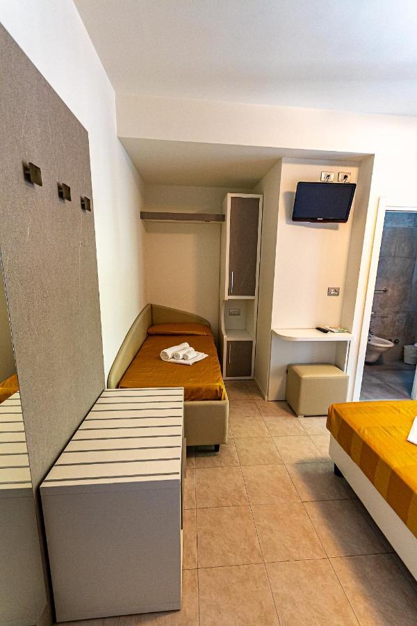 Hotel Monica 2*