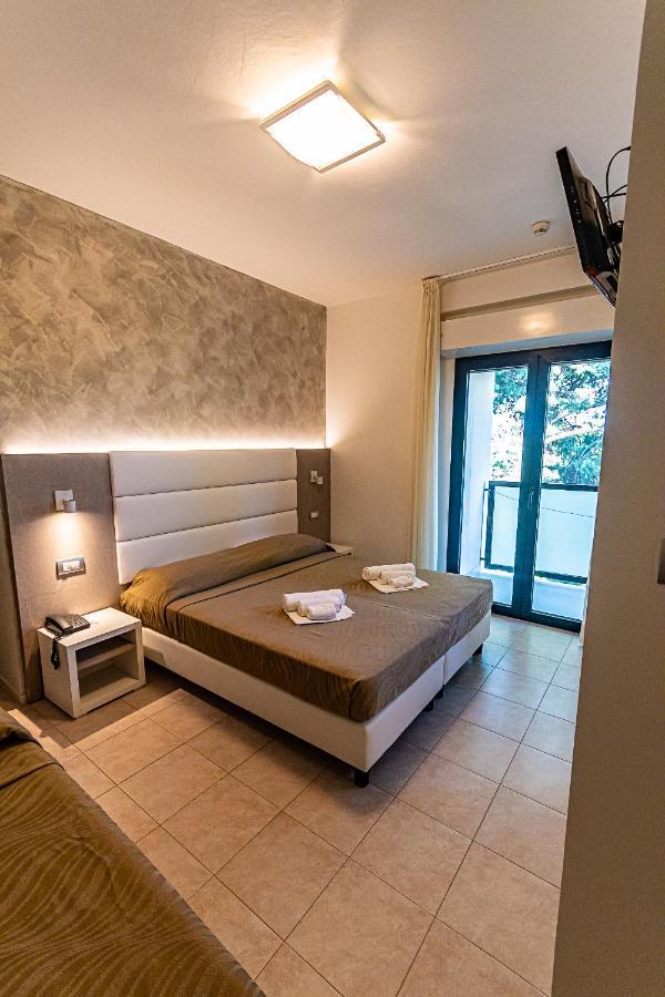 Monica Hotel 2*