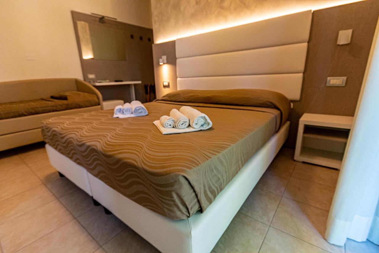 Hotel Monica