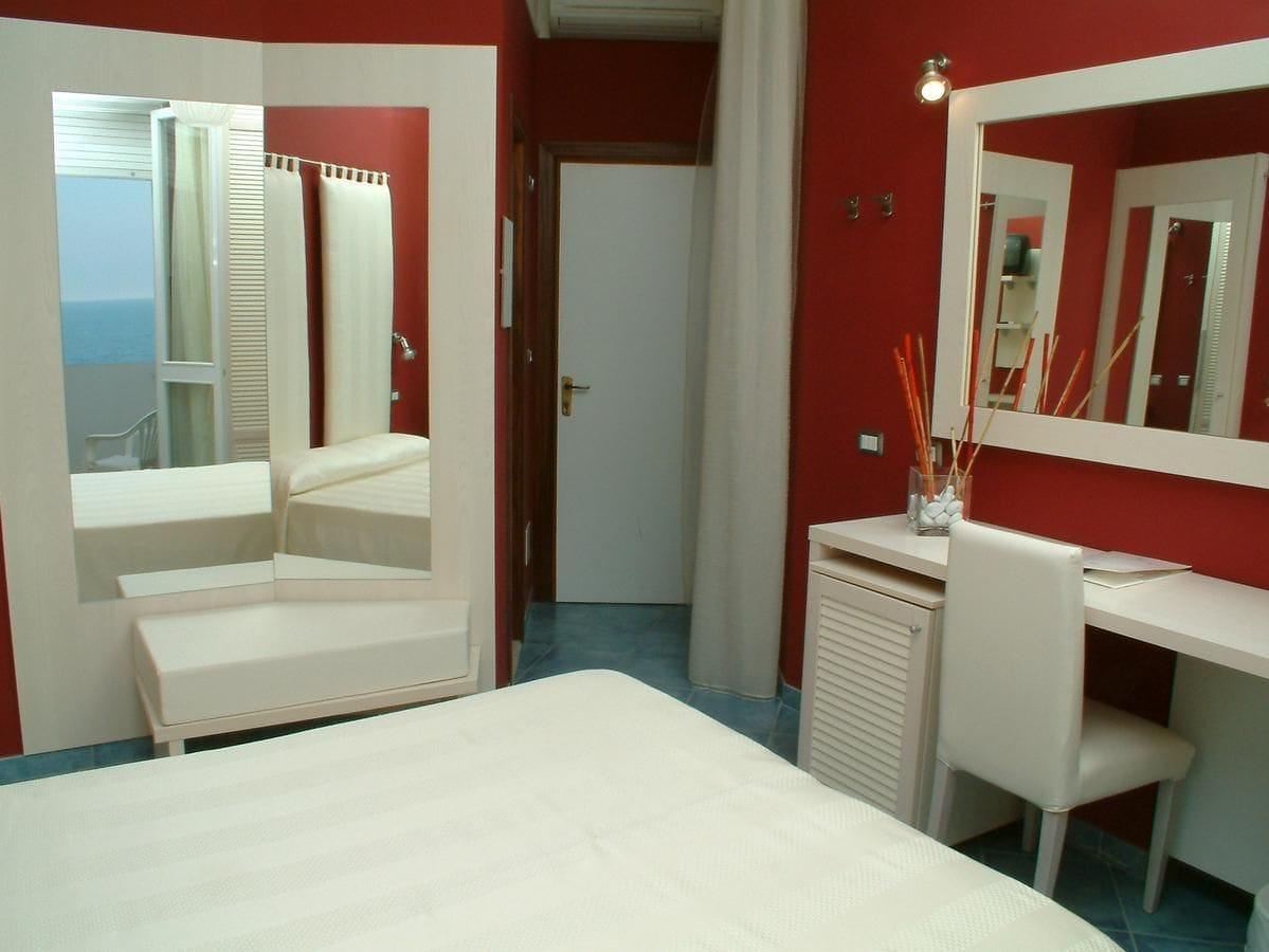 Alexandra Plaza Hotel 4*
