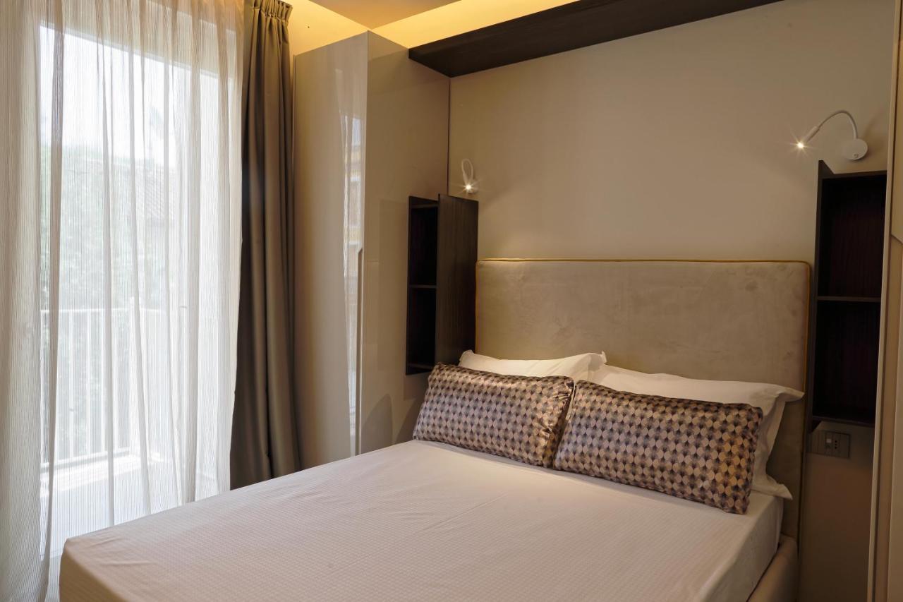 Elegance Aparthotel 4*