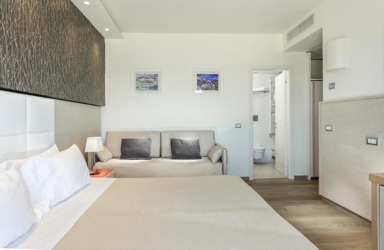 Hotel Kursaal - Fronte Mare Con Piscina 3*