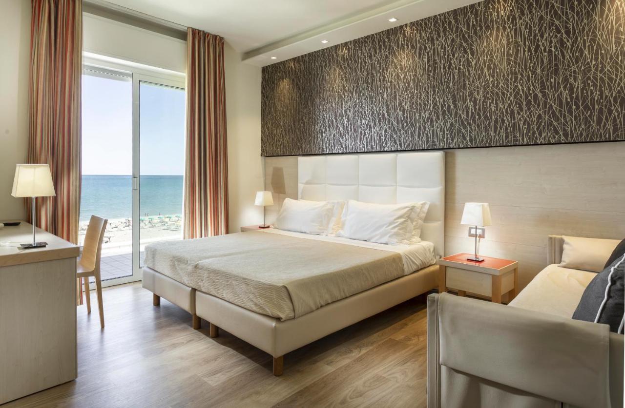 Kursaal - Fronte Mare Con Piscina Riccione