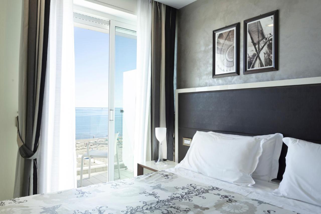 Hotel Kursaal - Fronte Mare Con Piscina Riccione