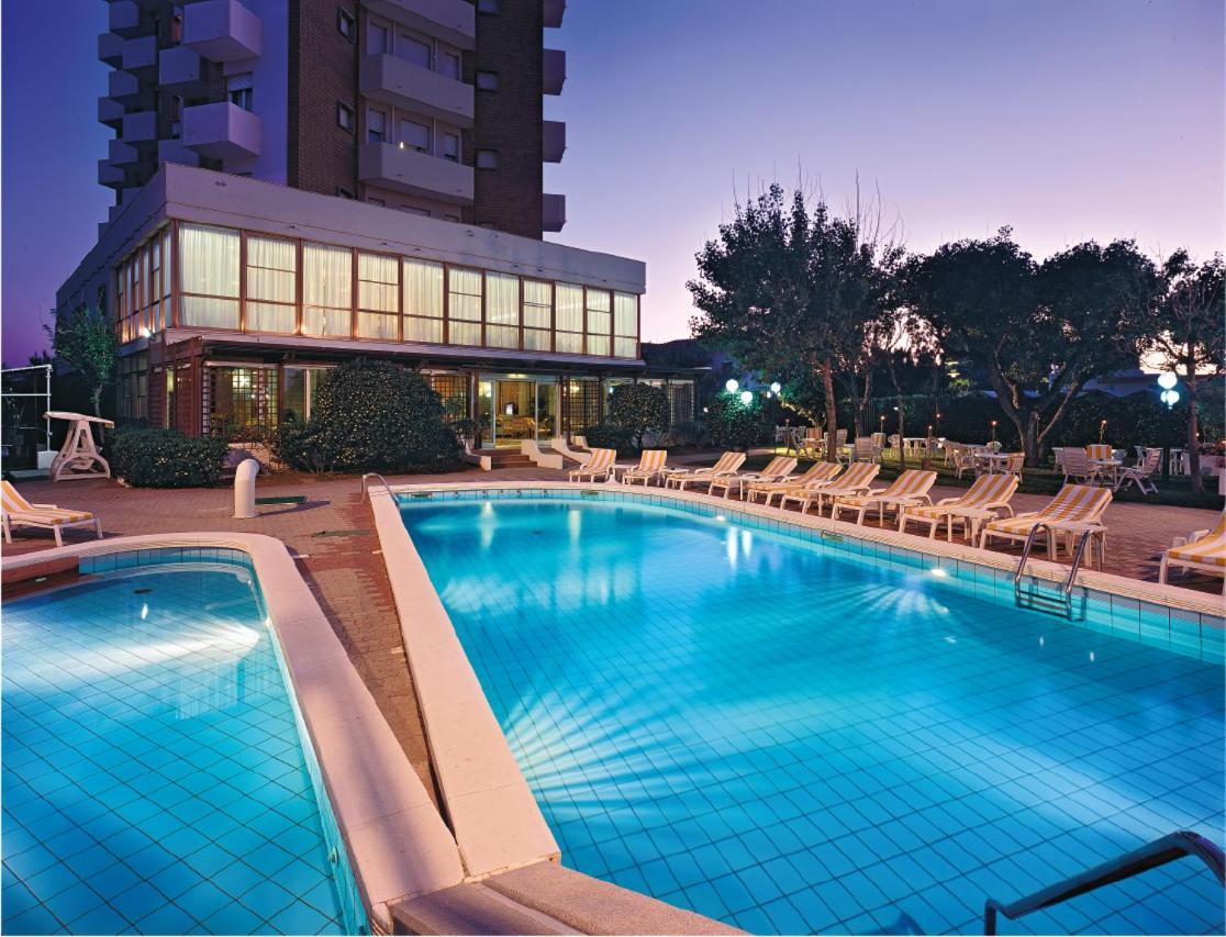 Alexandra Plaza Hotel 4*