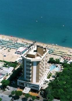 Alexandra Plaza