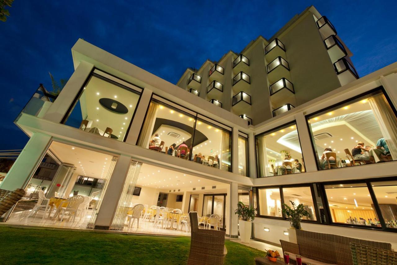 Hotel 2000