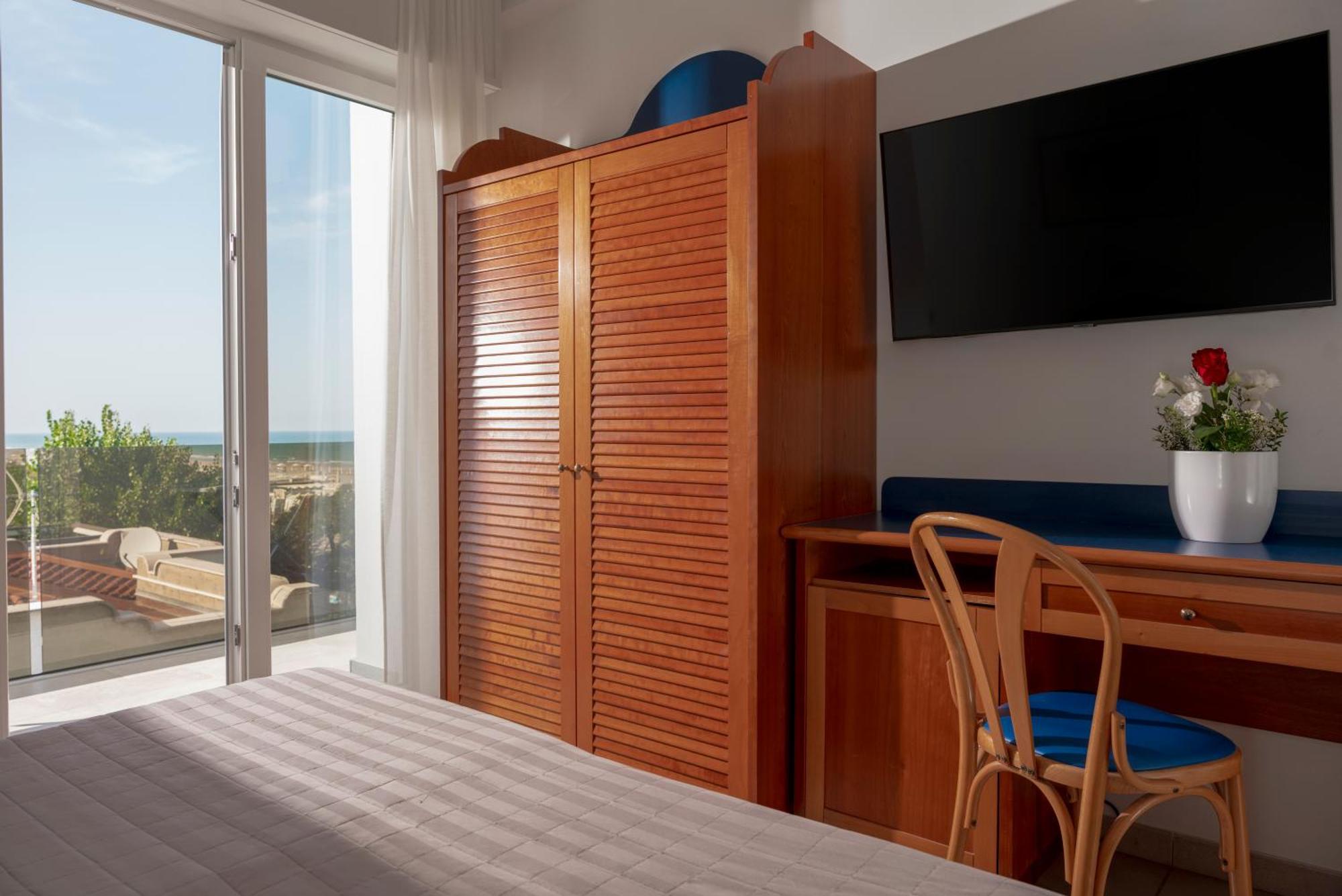Ascot Hotel 4*