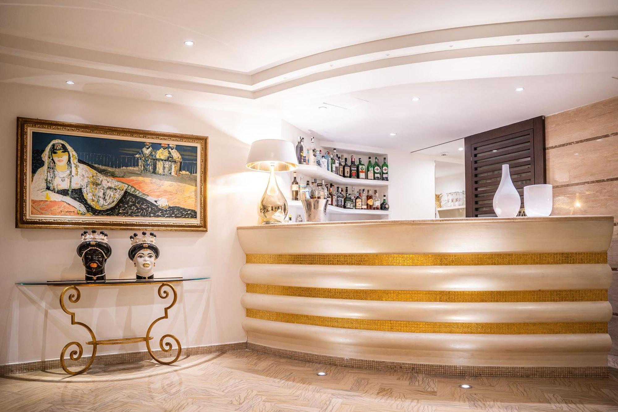 Tiffany's Hotel