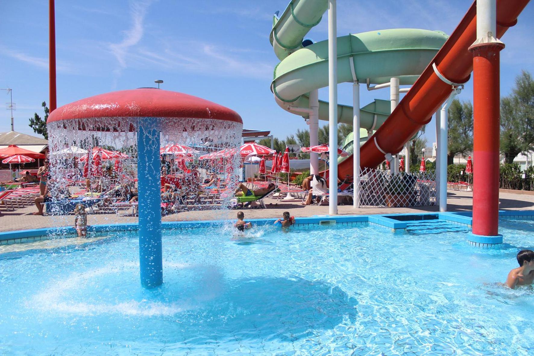 Hotel Marzia Con Piscina Riccione