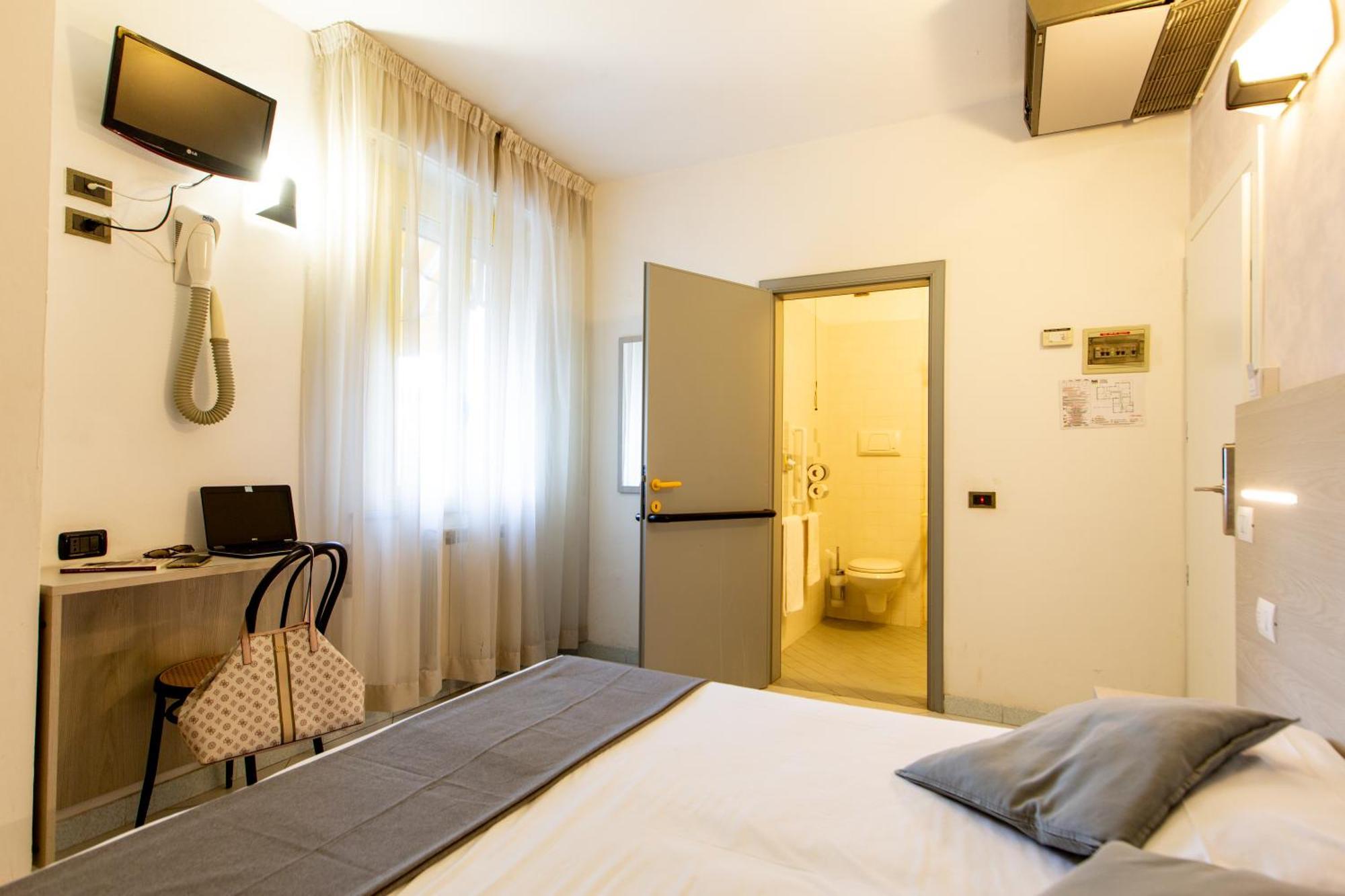 Hotel Marzia Con Piscina 3*