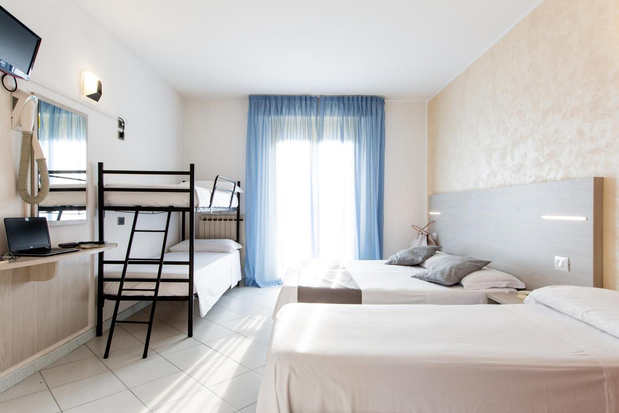 Hotel Marzia Con Piscina Riccione