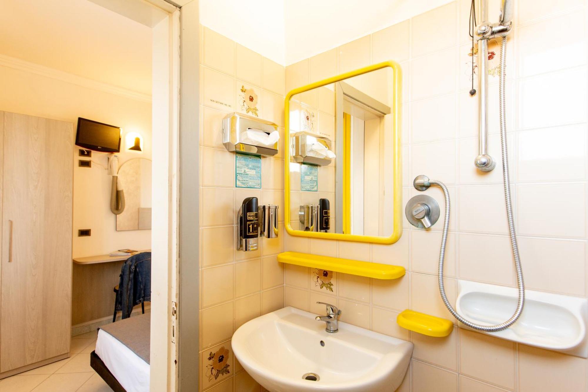 Hotel Marzia Con Piscina