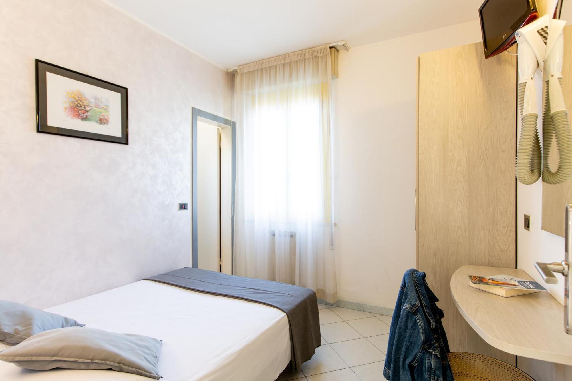 Hotel Marzia Con Piscina