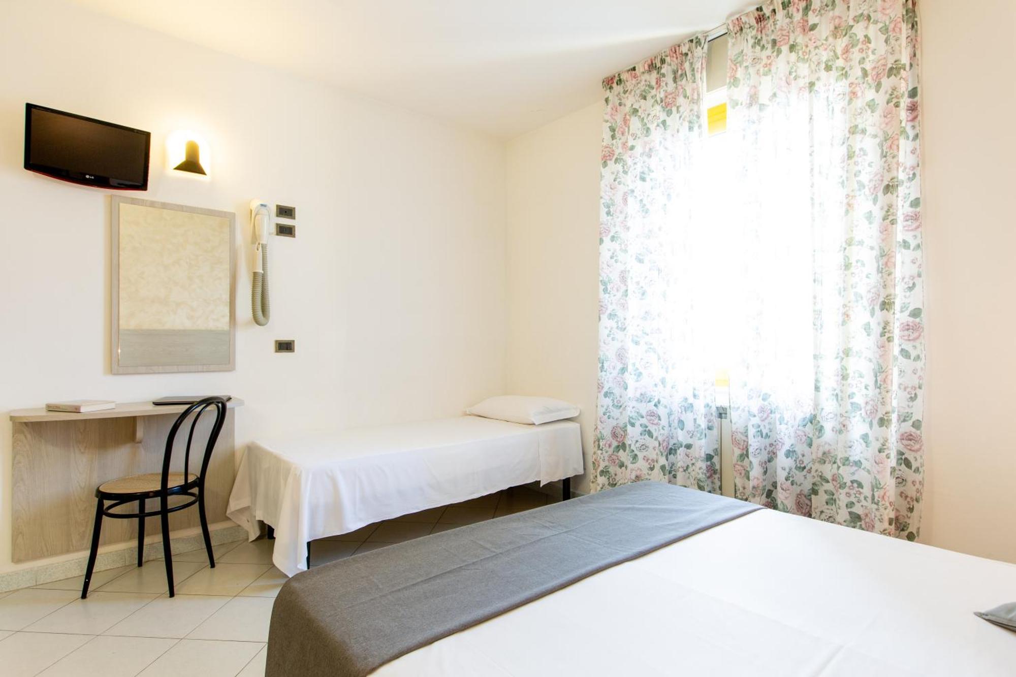 Hotel Marzia Con Piscina