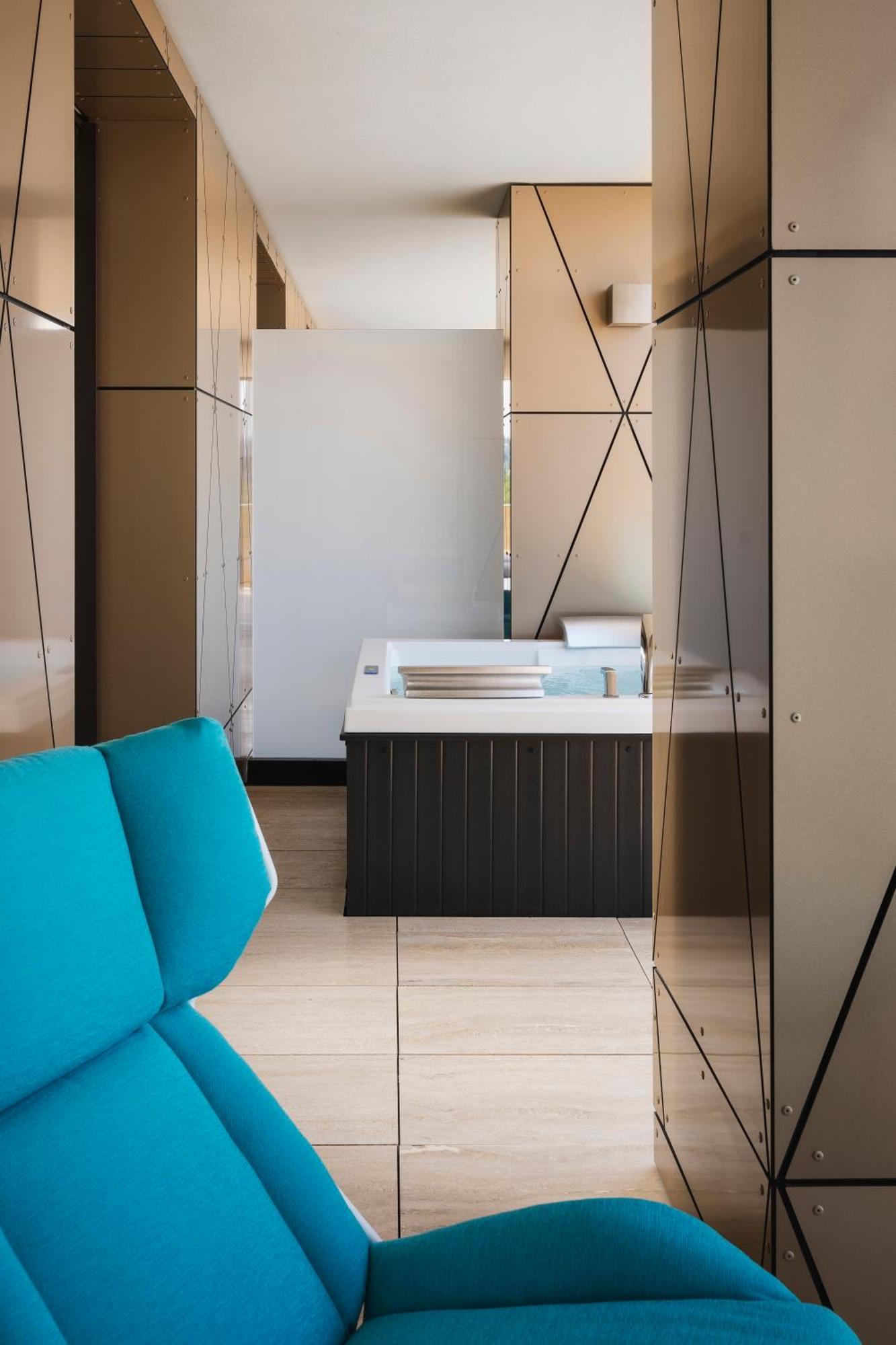 The Promenade Luxury Wellness