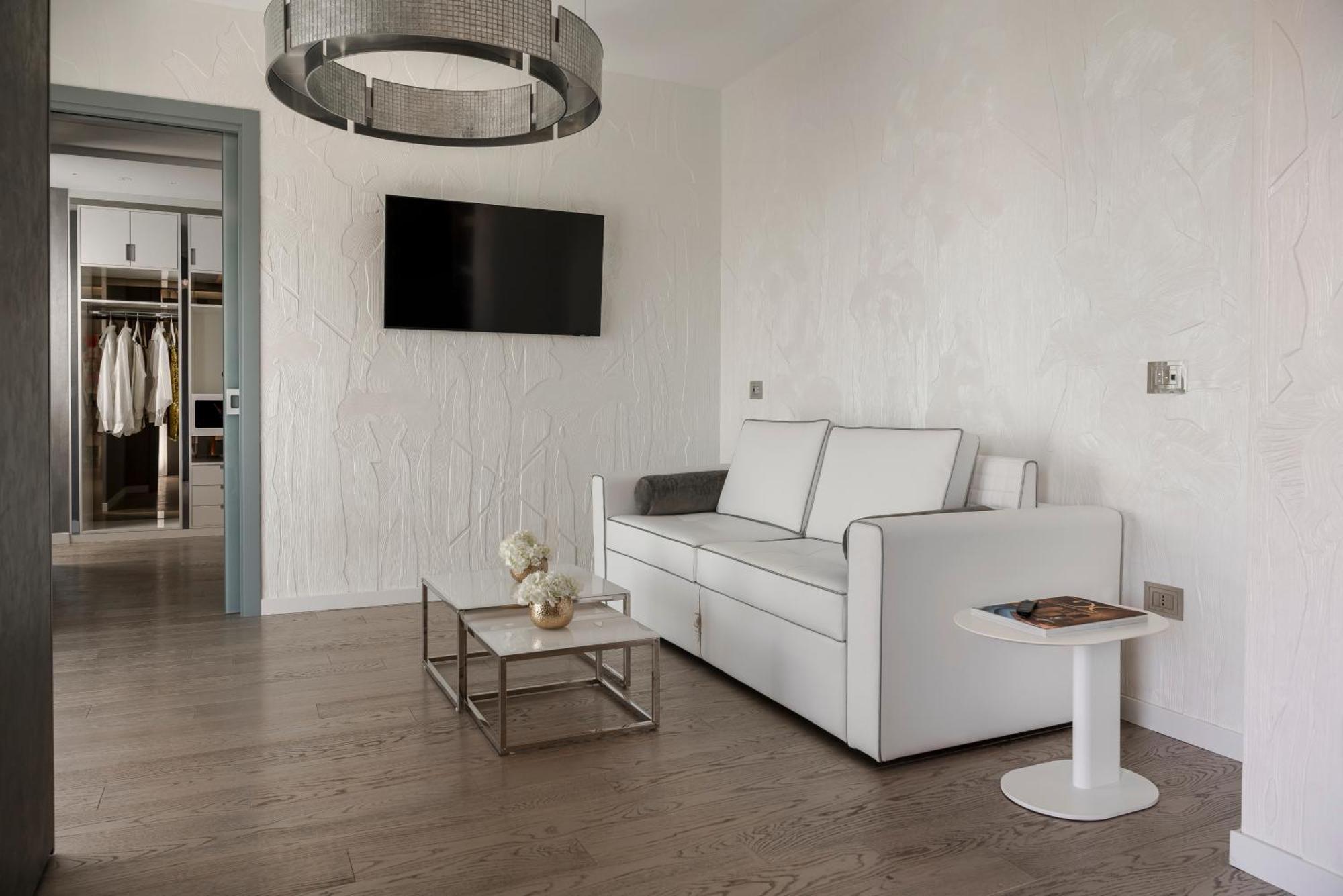 The Promenade Luxury Wellness