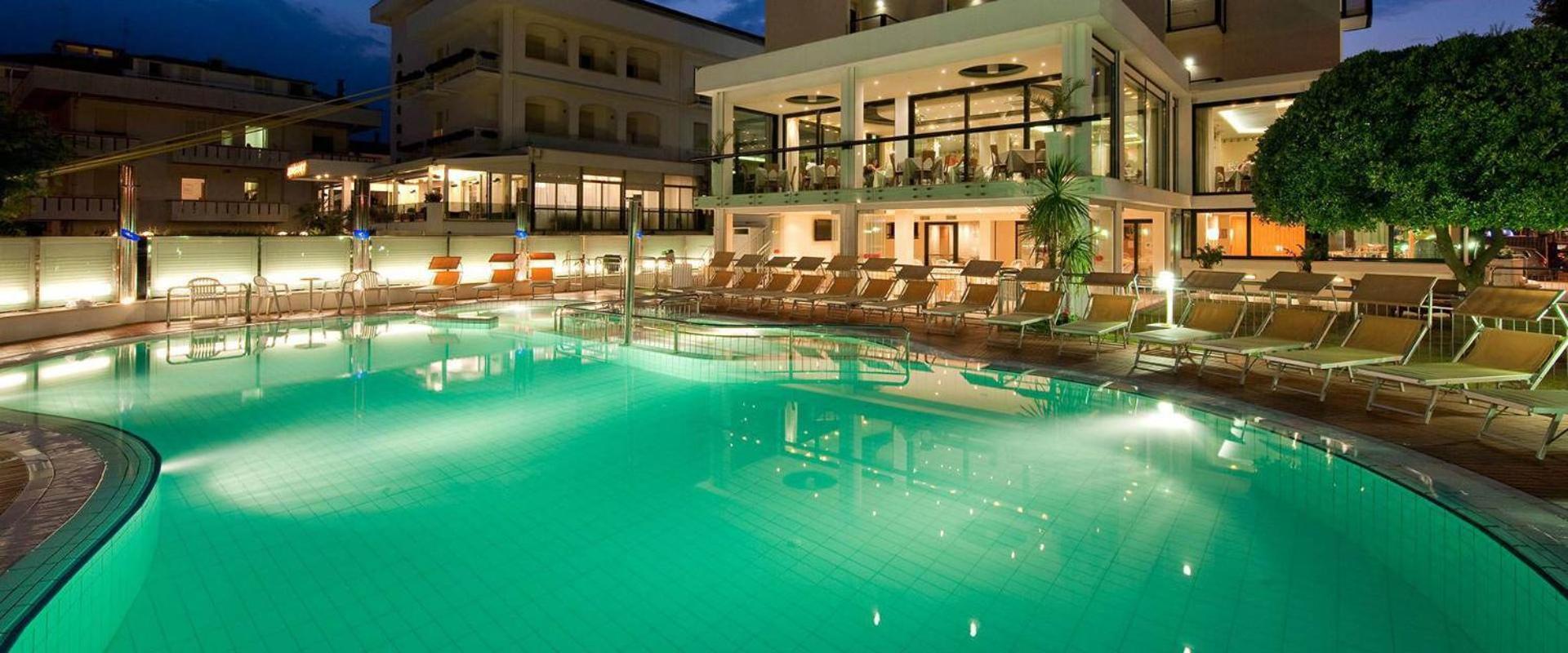 Hotel 2000 3*