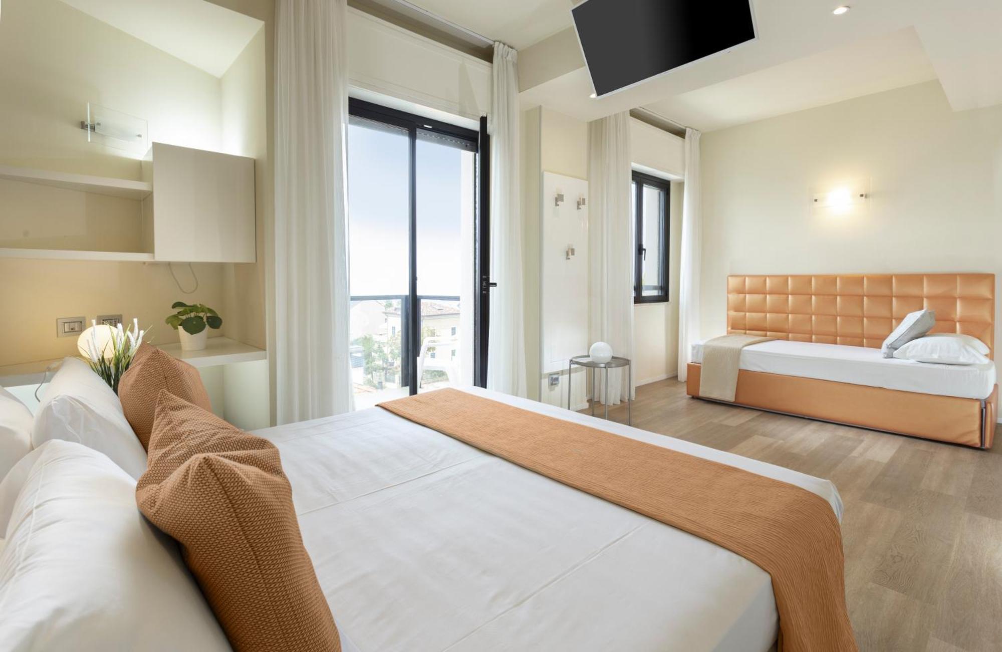 Hotel 2000 3*