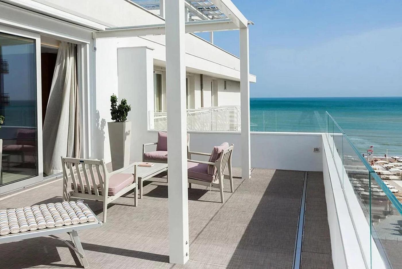 Kursaal - Fronte Mare Con Piscina 3* Riccione