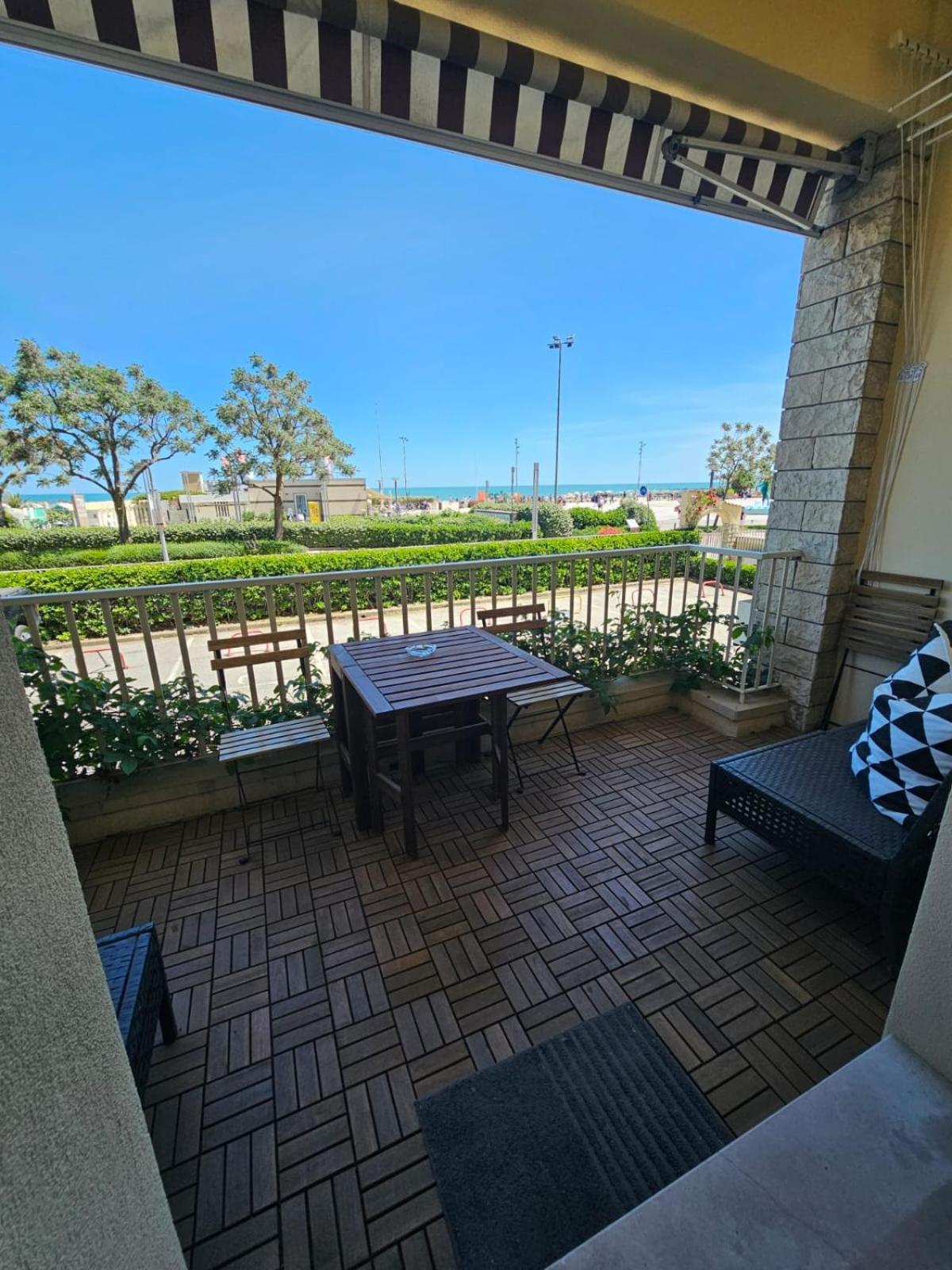 Apartment Con Terrazza Fronte Mare *