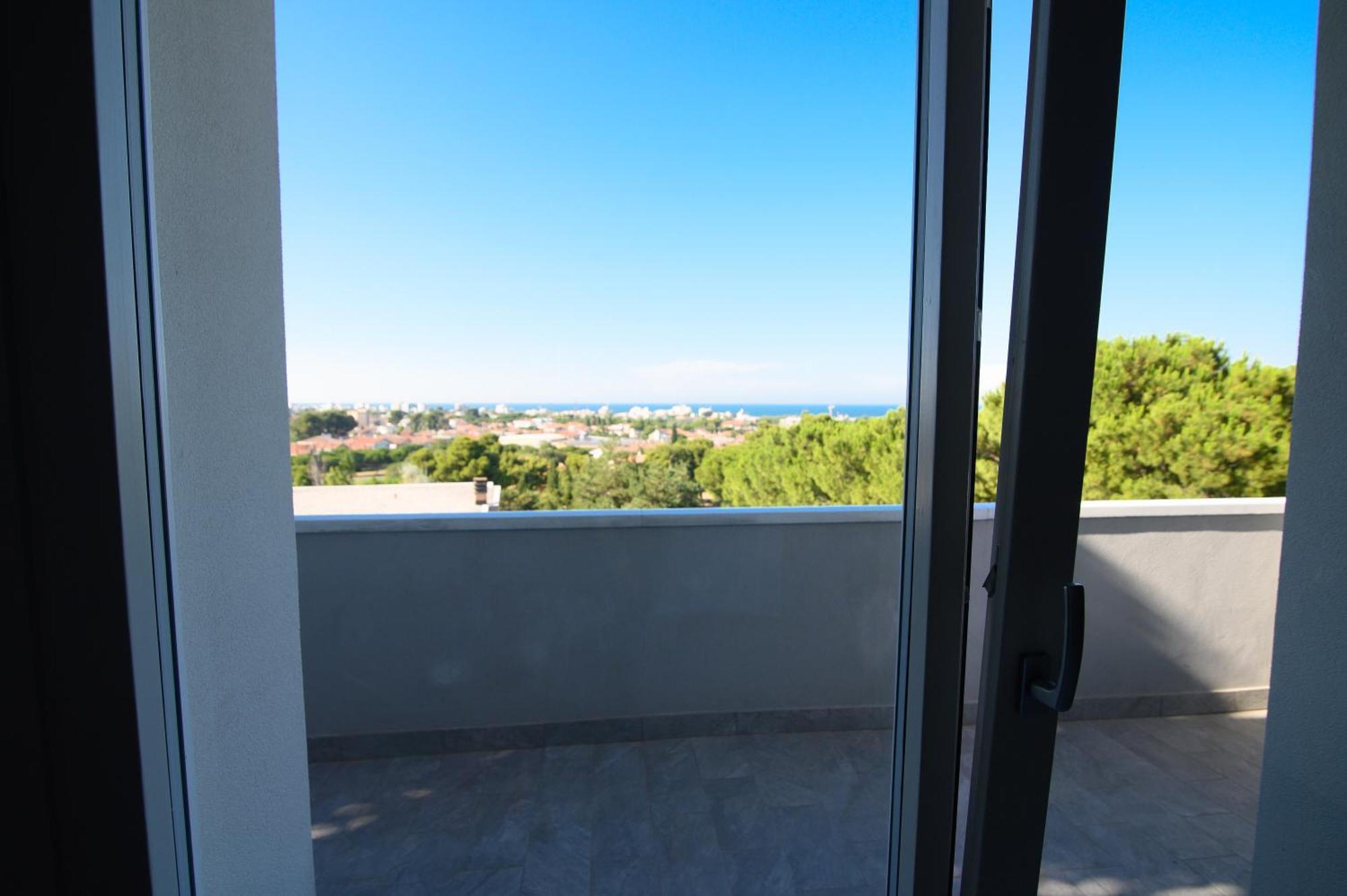 Panoramica Con Giardino A Villa