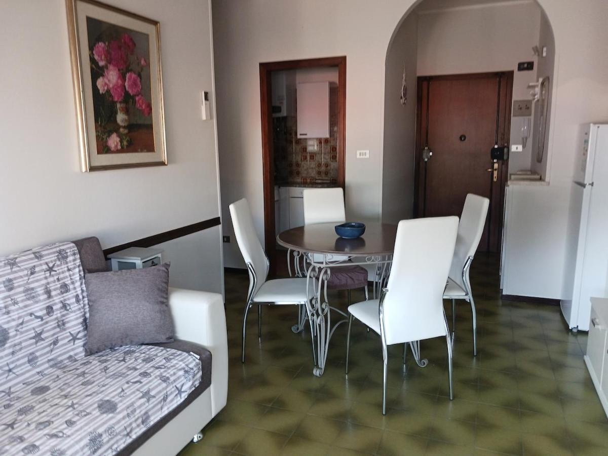 Alba Trilocale Vista Mare - 2 Da Letto Apartment