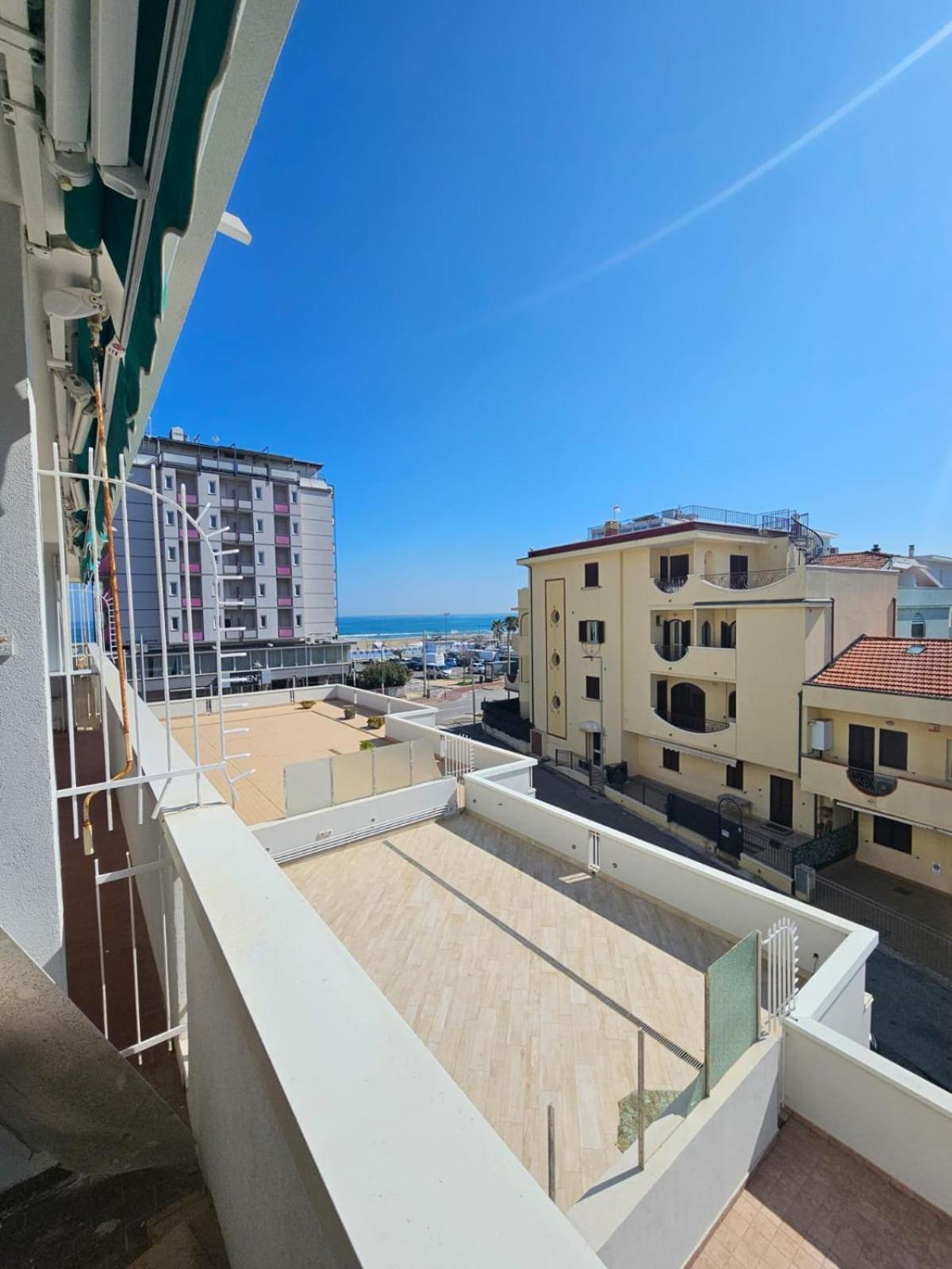 Alba Trilocale Vista Mare - 2 Da Letto Apartment