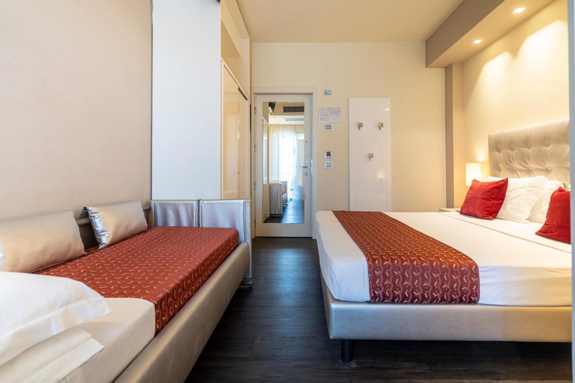 2000 Hotel