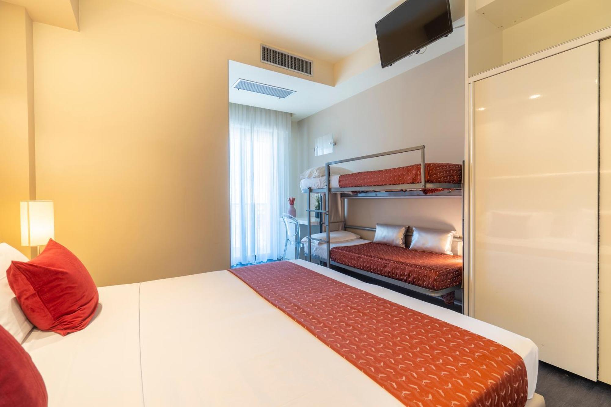 2000 Hotel