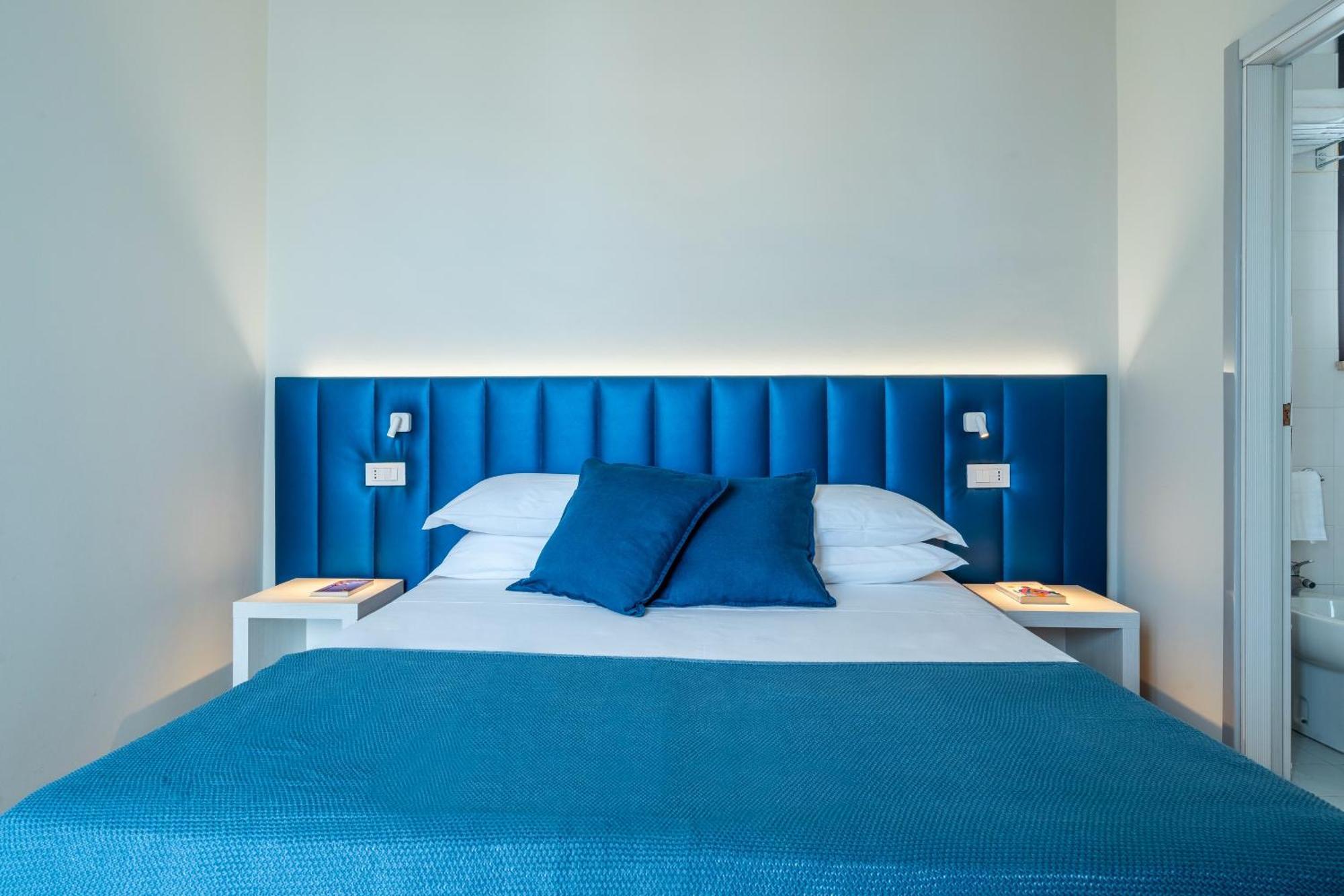Hotel 2000