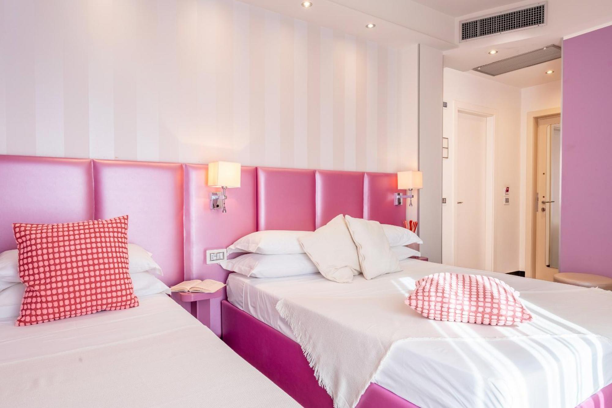 2000 Hotel