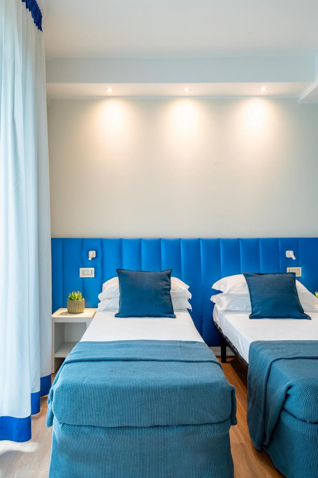 2000 Hotel 3*