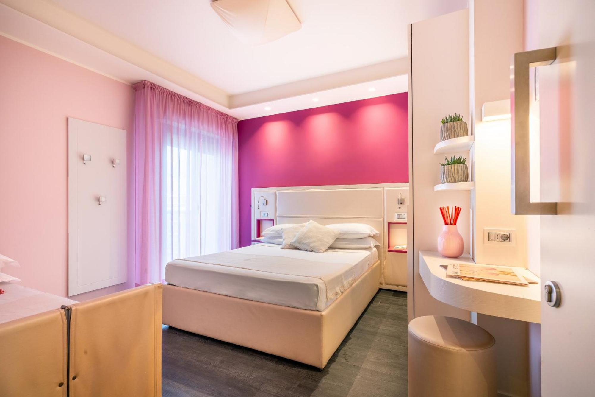 2000 Hotel