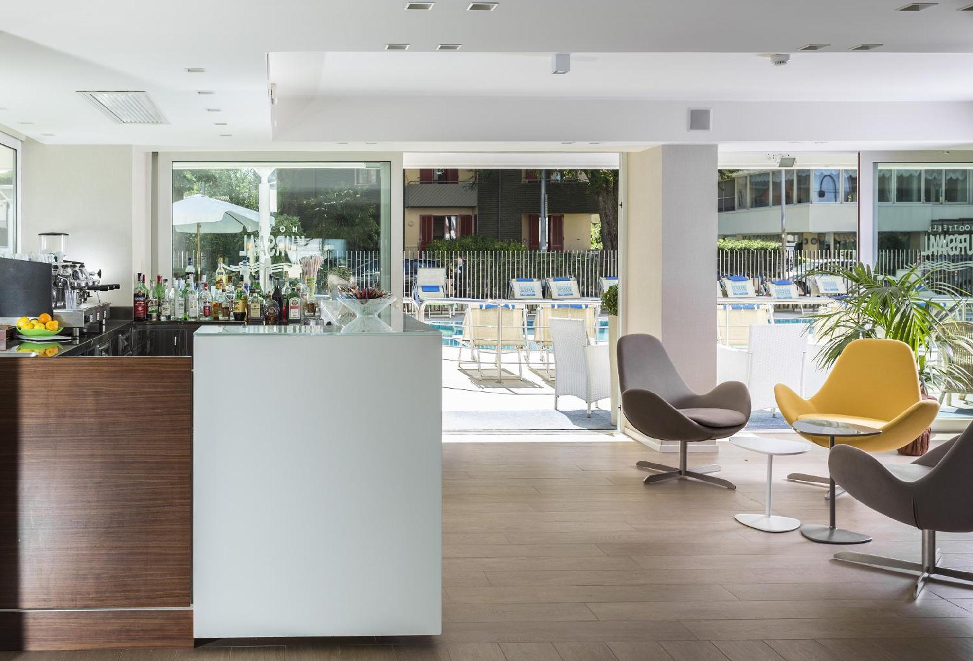 Kursaal - Fronte Mare Con Piscina 3* Riccione