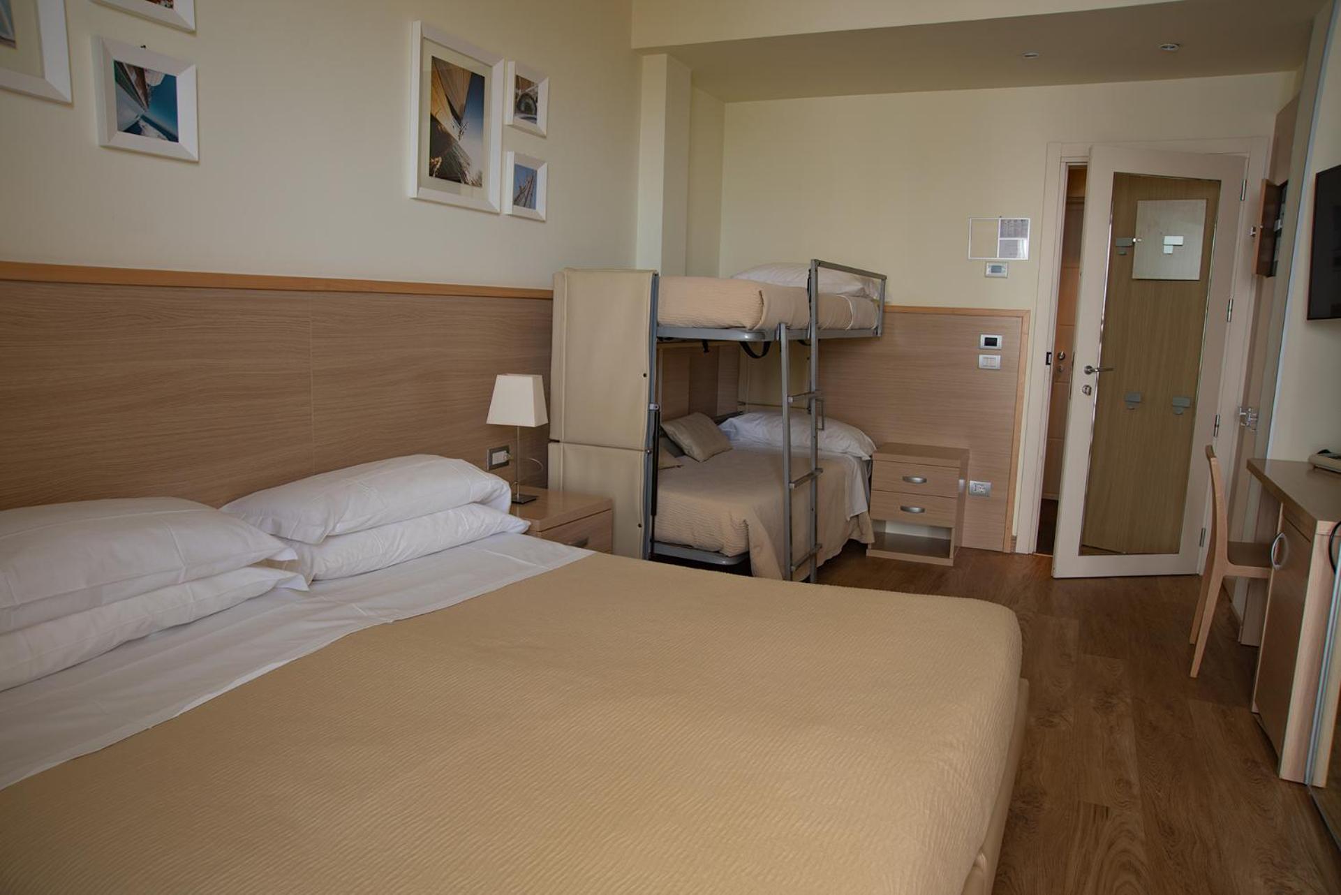 Kursaal - Fronte Mare Con Piscina Hotel