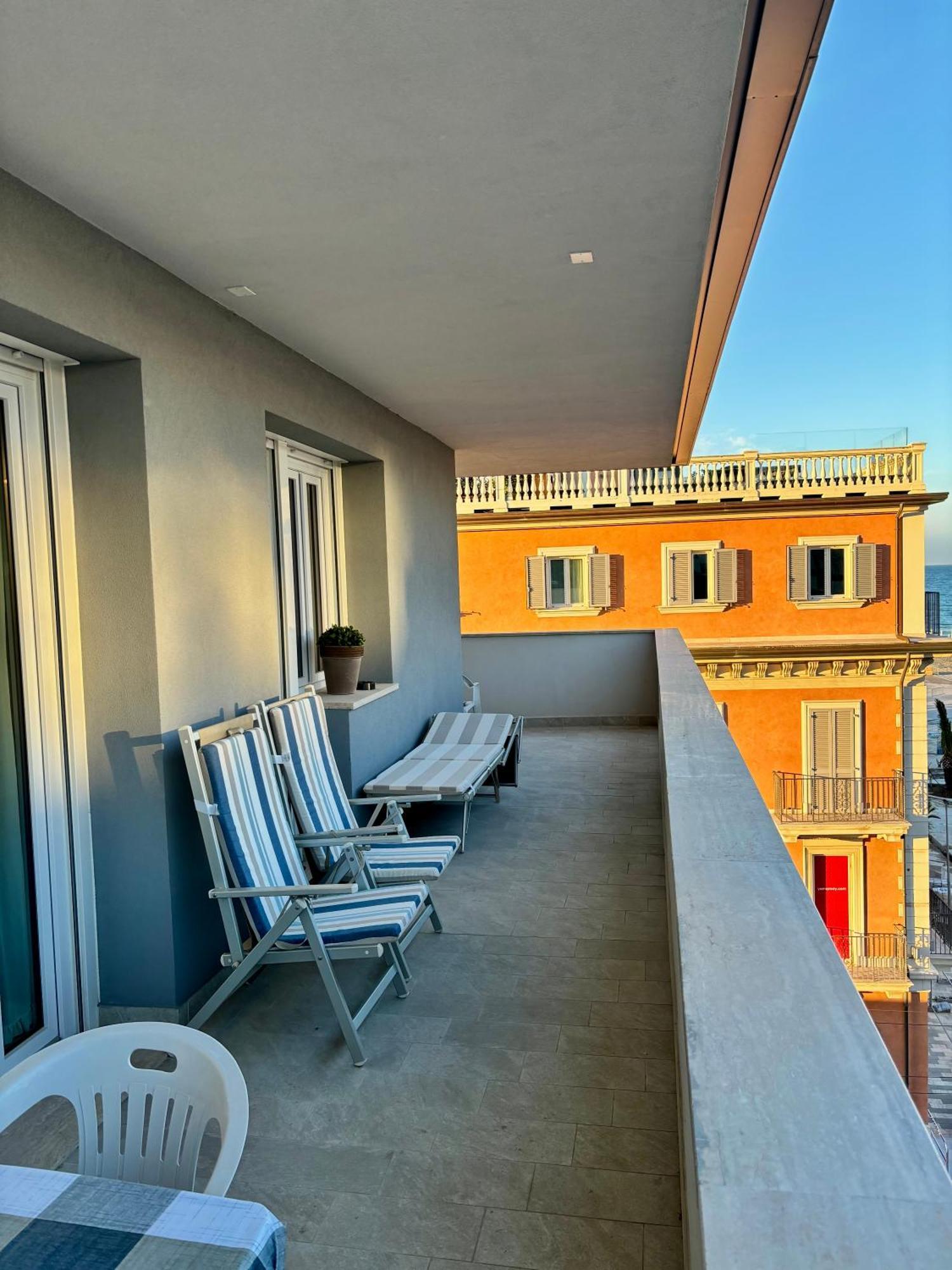 Apartment Aria Di Mare Su Viale Ceccarini